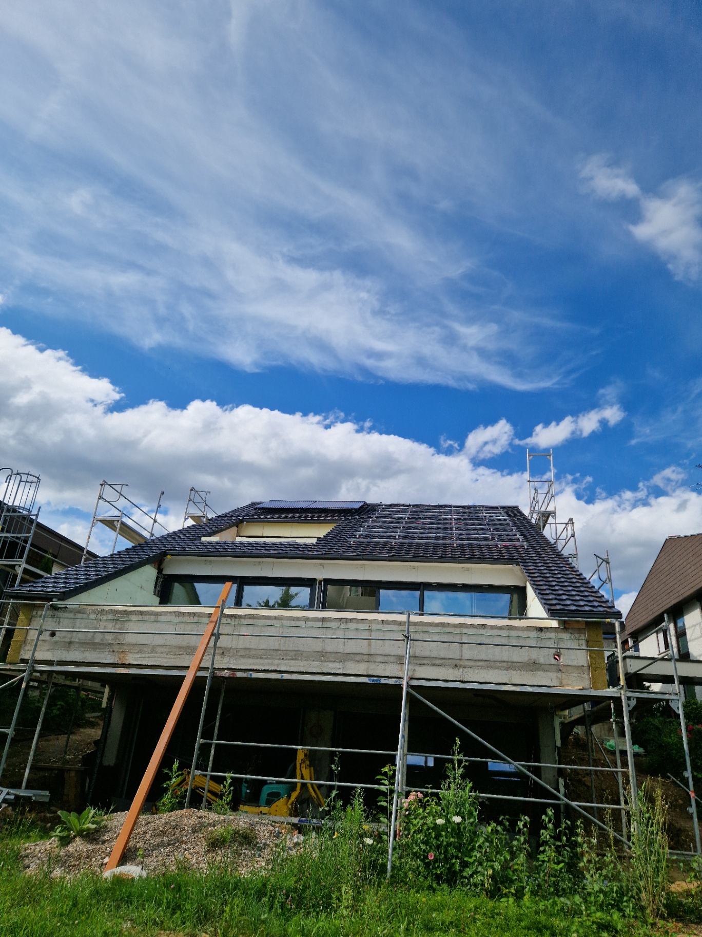 Dachansicht mit montierter Photovoltaik-Anlage