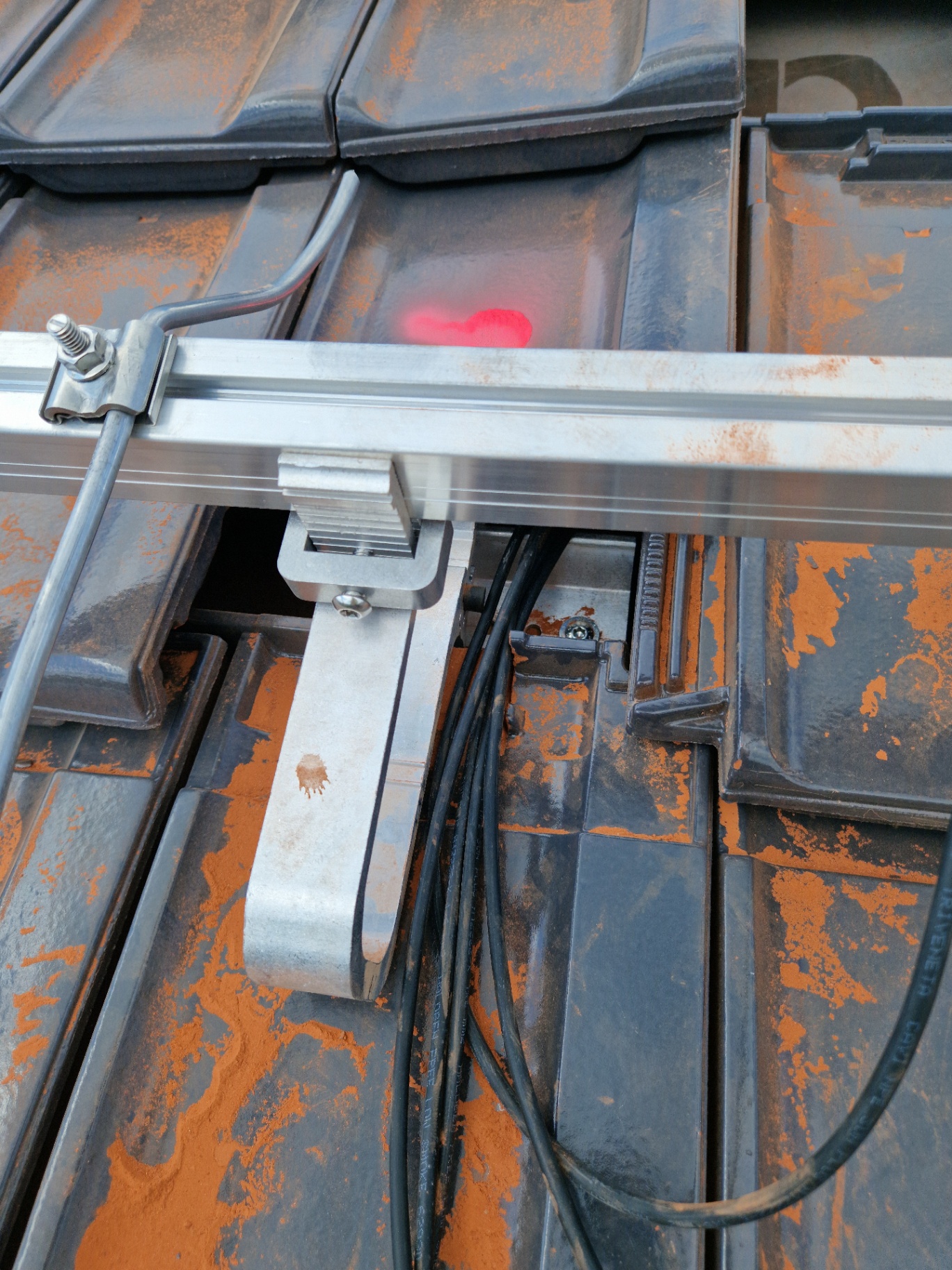 Detail Dachhaken und Montageschiene